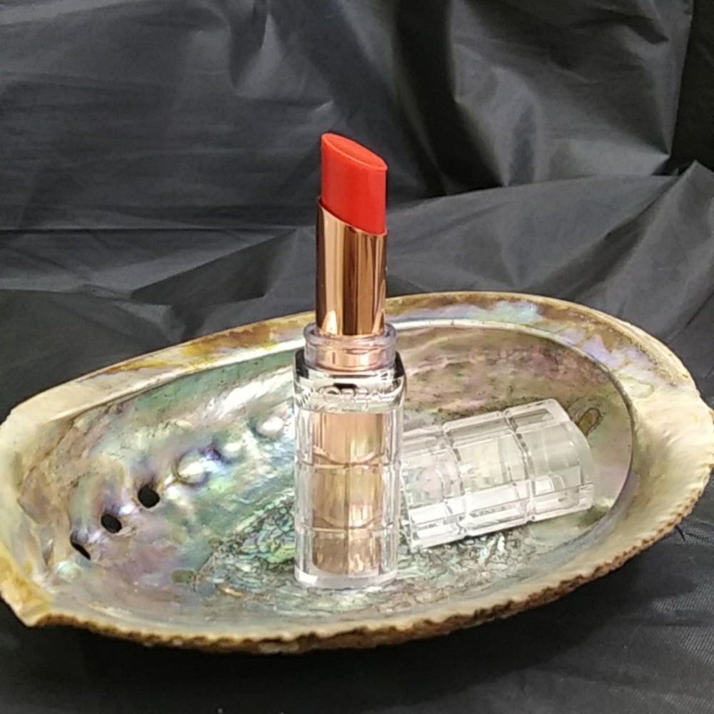 L'Oreal Colour Riche Plumping Lipstick Shade 102 Name Watermelon Plump